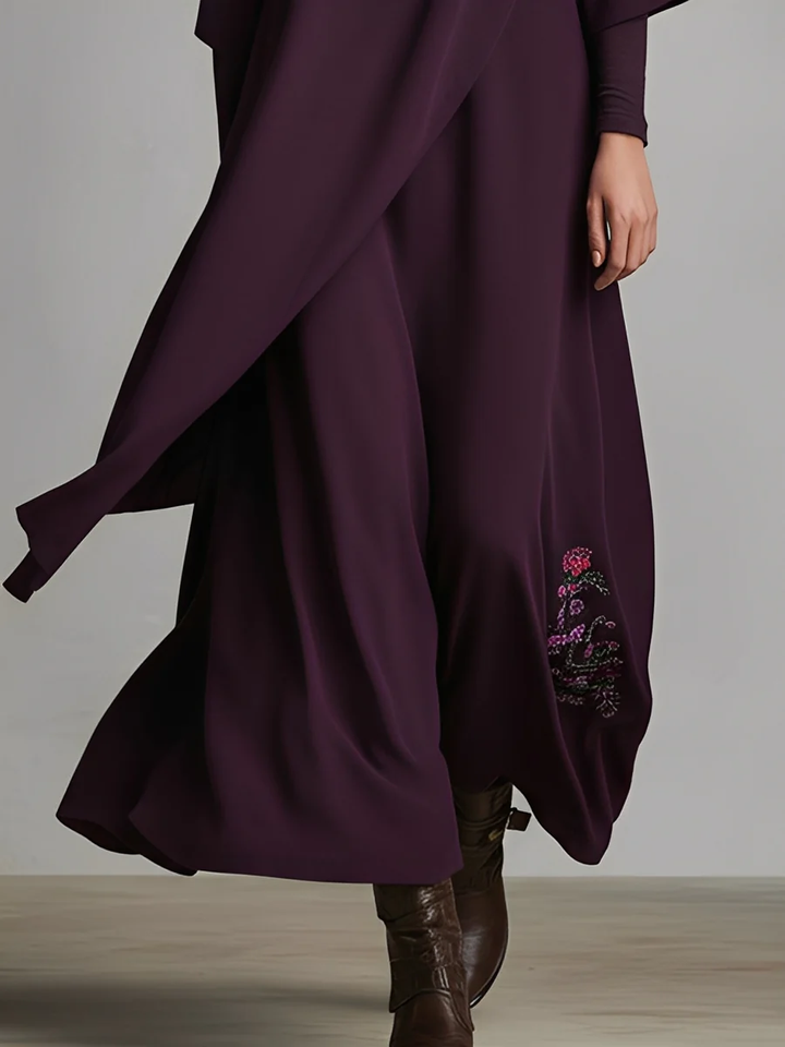 Melina | Vestido maxi púrpura con cuello alto y pliegues asimétricos