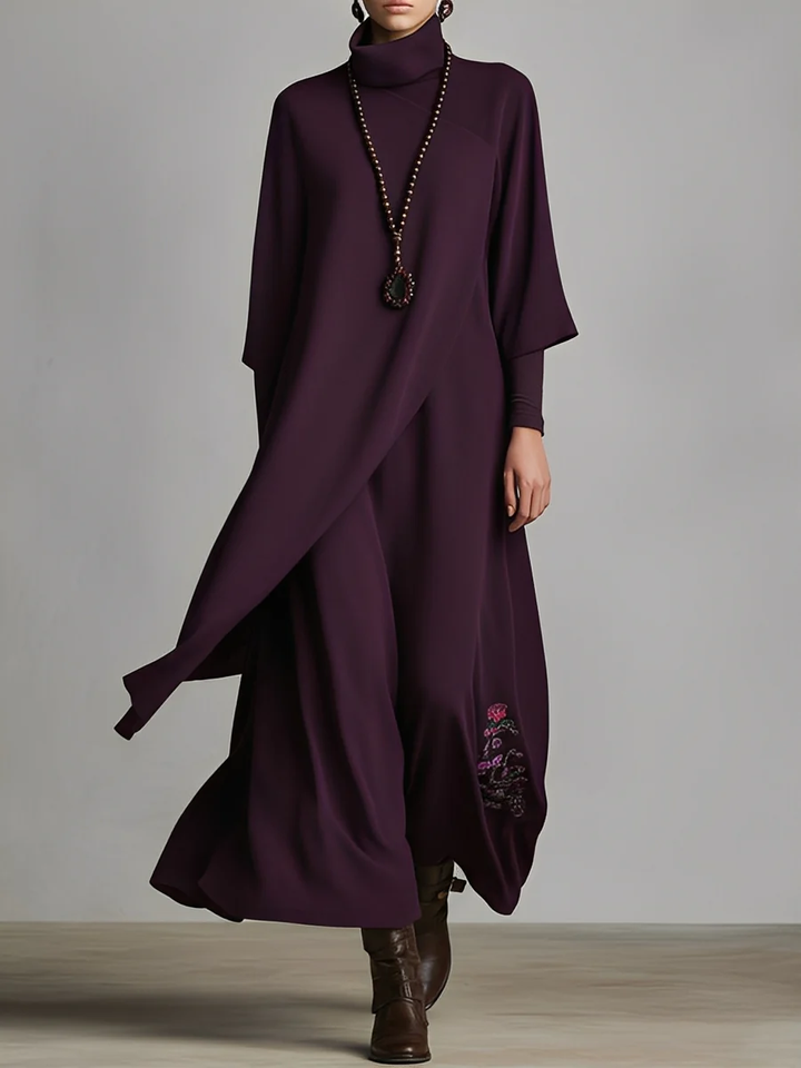 Melina | Vestido maxi púrpura con cuello alto y pliegues asimétricos