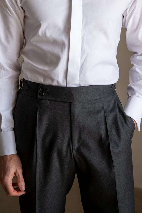 Mar | Pantalones personalizados con ajustes laterales